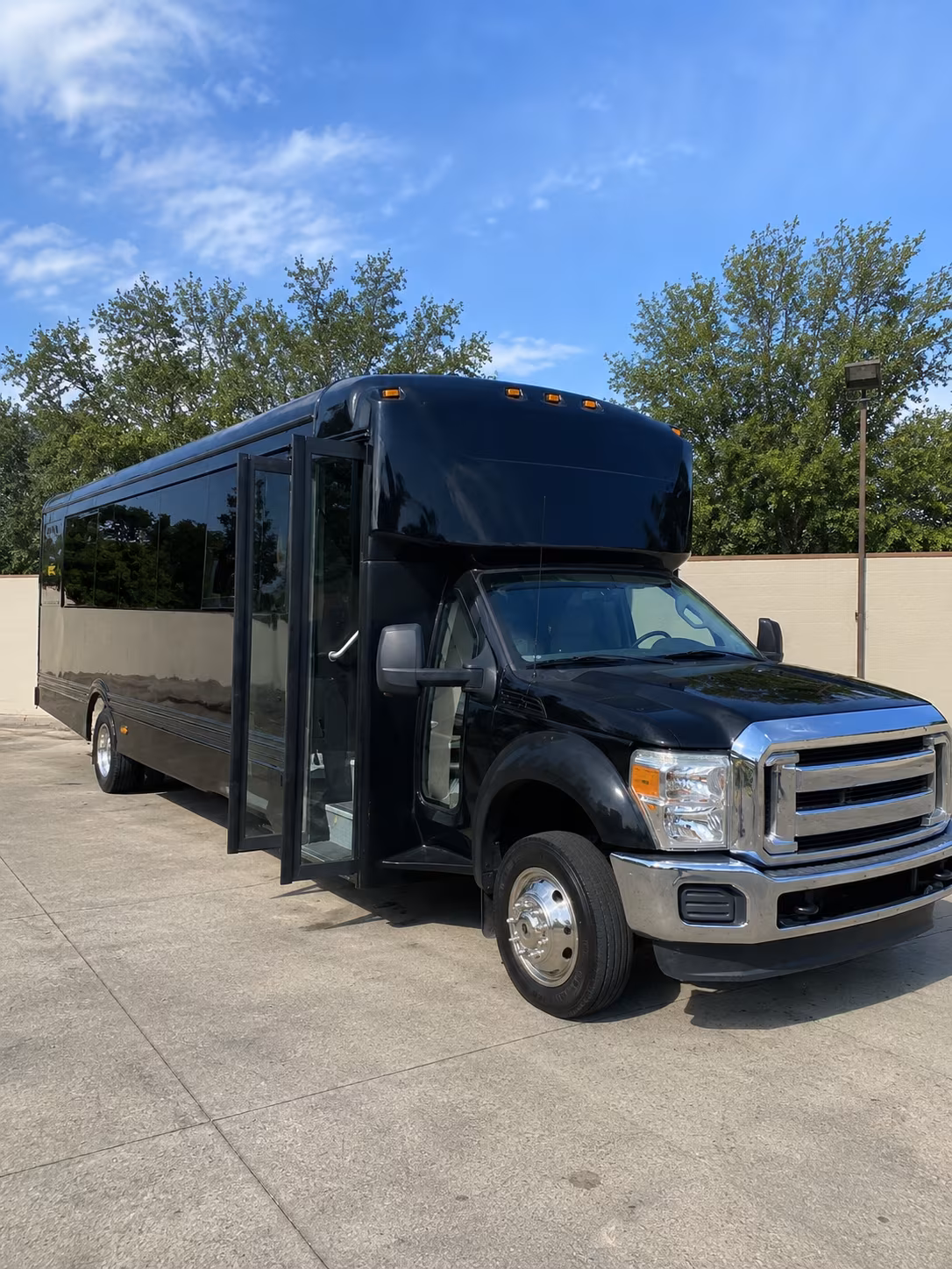 brandon 20 passenger party bus