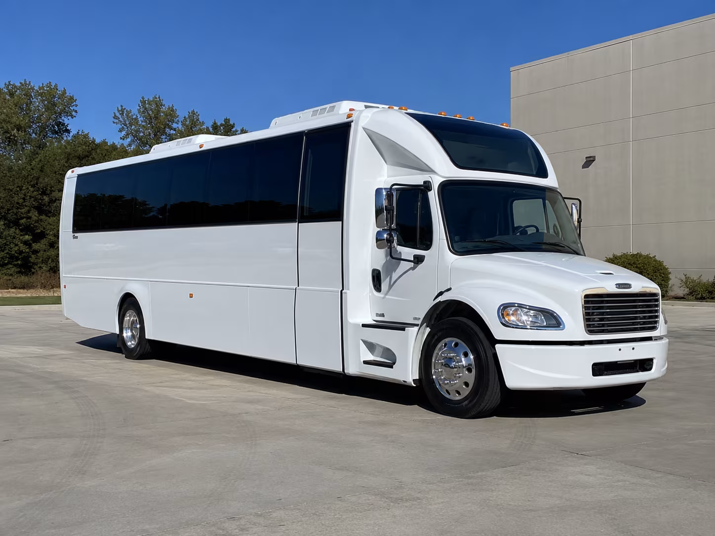 brandon 28 passenger party bus