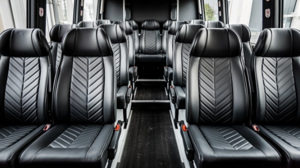 20 passenger minibus rental bradenton